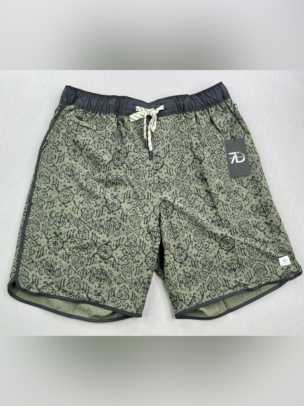7 DIAMONDS MENS CORE ACTIVE ATHLETIC SHORTS